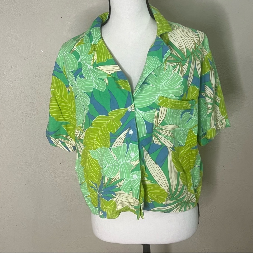 Lulus linen tropical print button up green shirt